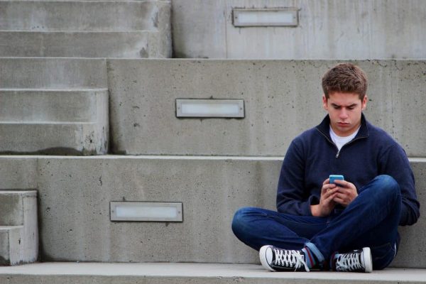 teenager_texting_1516096585-1024x731